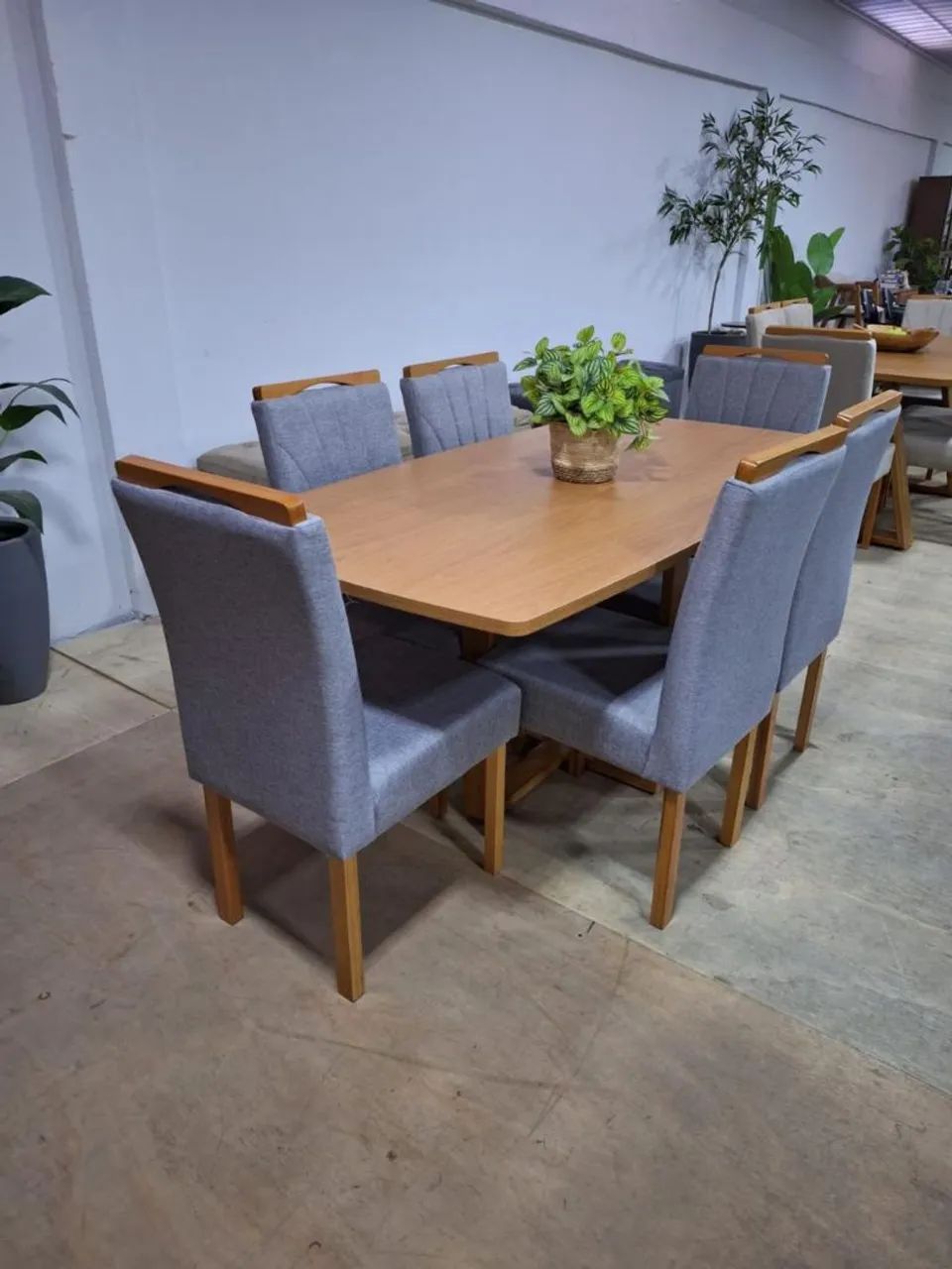 Mesa de Jantar Pedro com 06 cadeiras Base madeira 1.70x90  