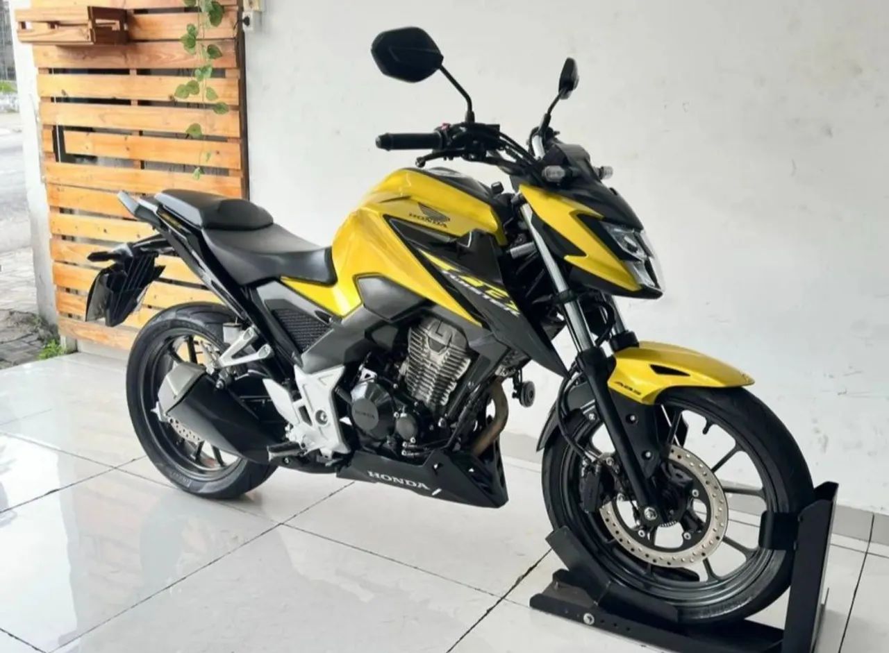 8CB 300 Dourada 