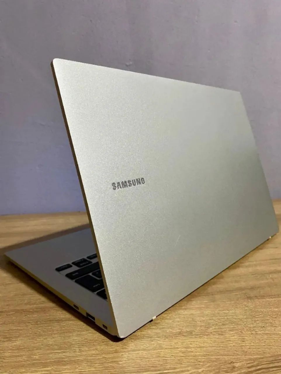 Notebook Samsung 14" com SSD - Ideal para Estudos, Trabalho e Home Office
