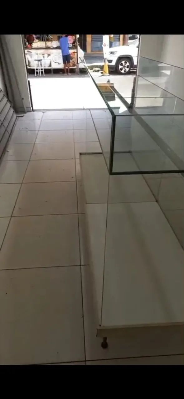 Vendo um balcão de vidro.  - Foto 2