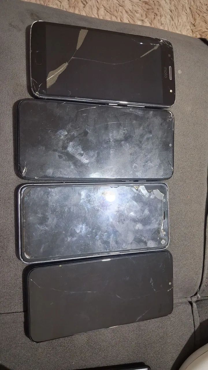 4 Celulares com defeito para retirar peças  aceito cartão entrego região ibirité barreiro  - Foto 2