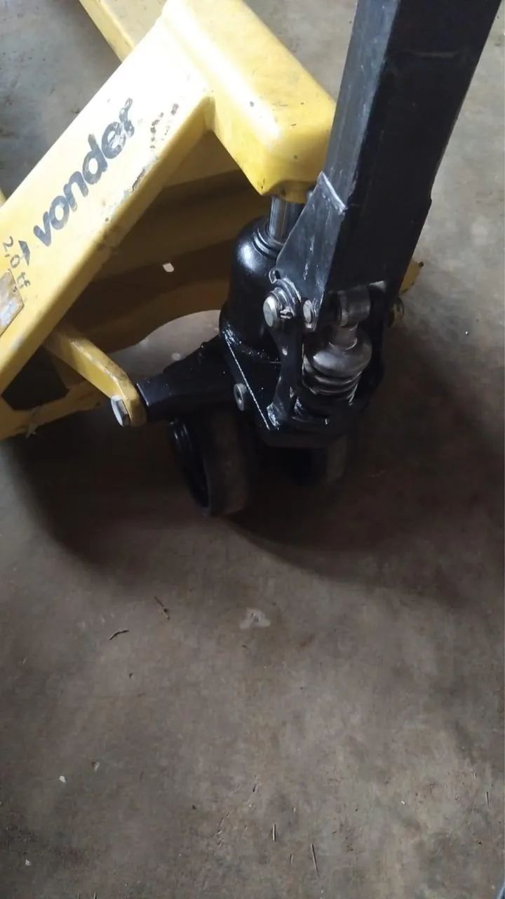 Paleteira Hidráulica Vonder 2.0 Toneladas - Funcionando - Foto 4