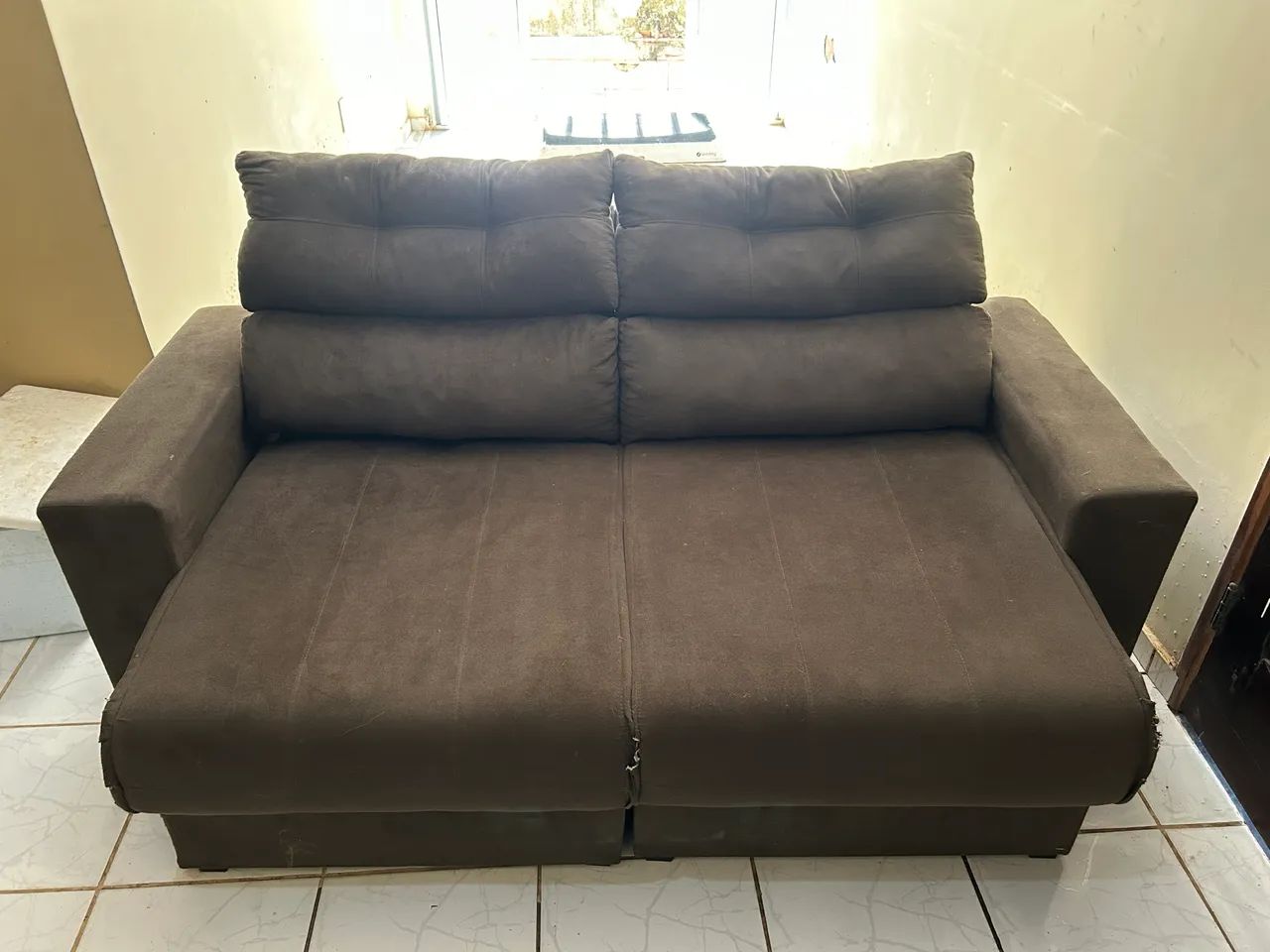 Reclining and Adjustable Sofa.65569169693442122