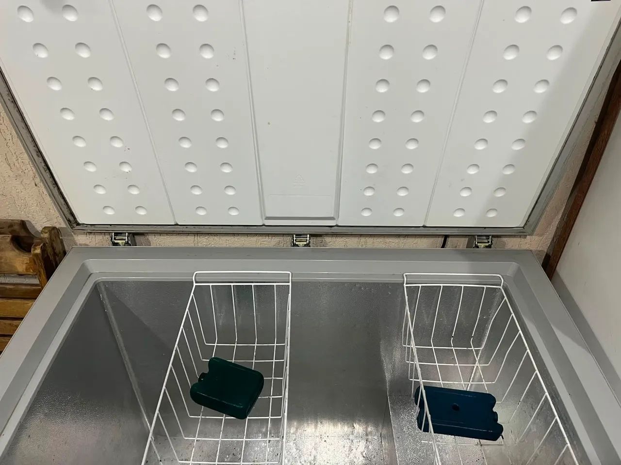 Freezer horizontal Mídia modelo RCFA 32- 220 W