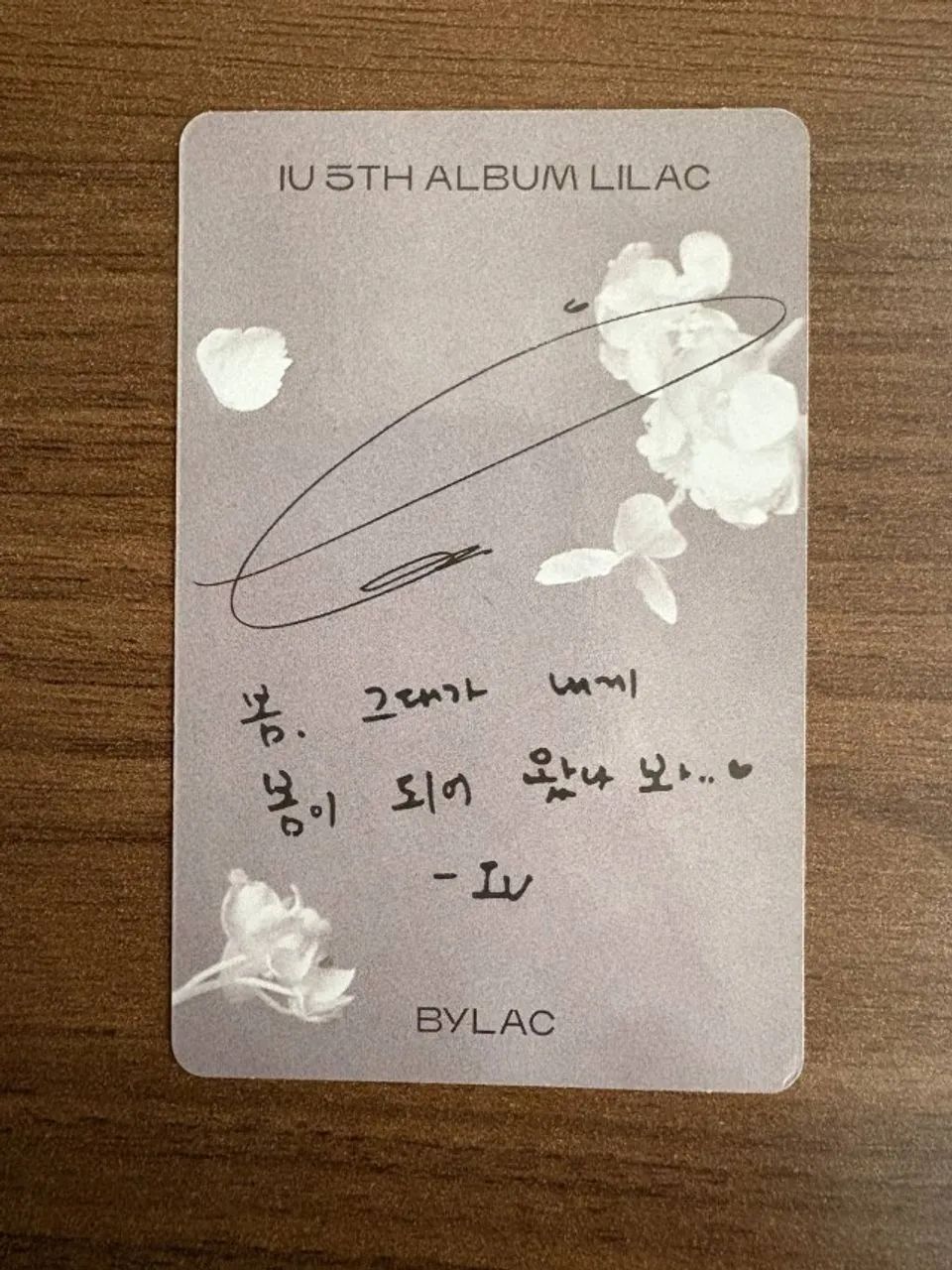 Photocard oficial IU - Lilac - Foto 3