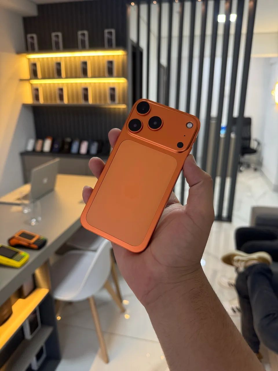IPHONE 11 TRANSFORMADO NO 17 PRO 64 GIGAS - Celulares e