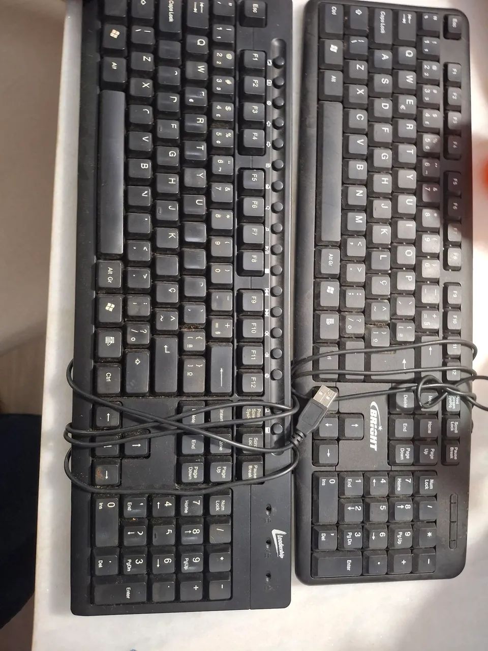 2 Teclados em perfeito estado