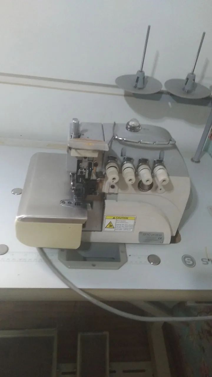 Overlock Singer direct drive  - Foto 5