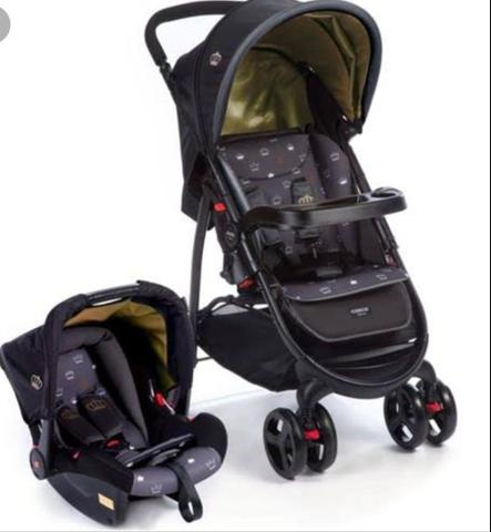 Carrinho de bebê e cadeirinha para carro seminovos