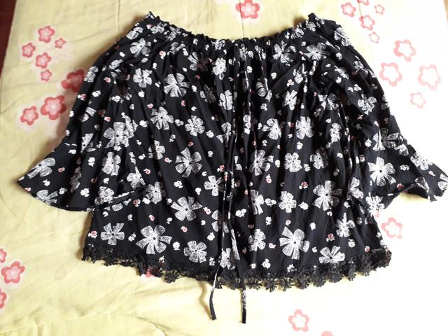 Blusa da cor preta
