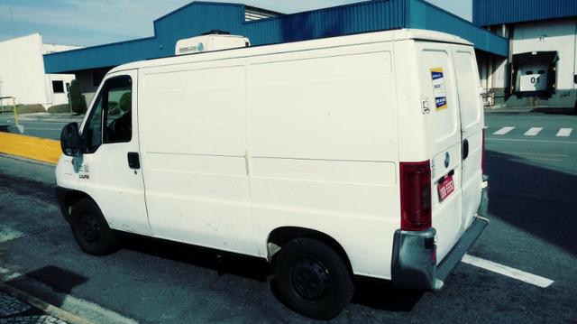 Vende-se Van refrigerada com serviço - Foto 4