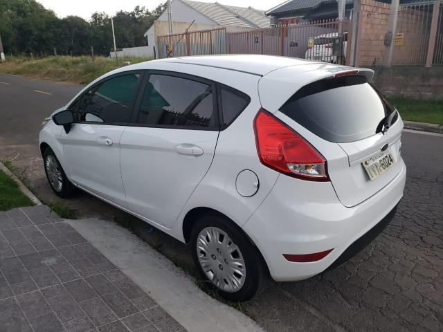 Carro de garagem km baixa,todas revisões na concessionária! - Foto 3