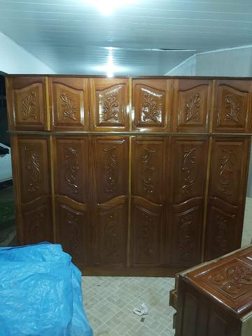 Guarda roupa todo madeira maciça