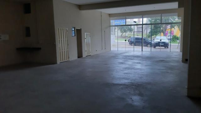 Salão Comercial área de 180 M² , 2 WCS, pia ótima localização - Foto 9