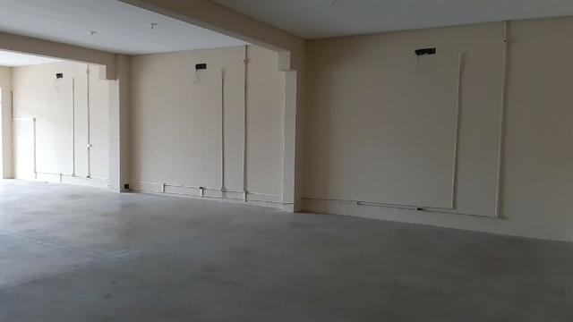Salão Comercial área de 180 M² , 2 WCS, pia ótima localização - Foto 8