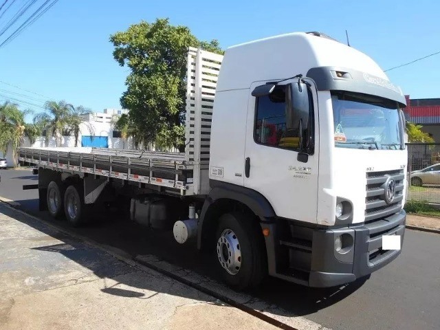 VW 24280 TRAÇÃO 6X2 ANO 2013