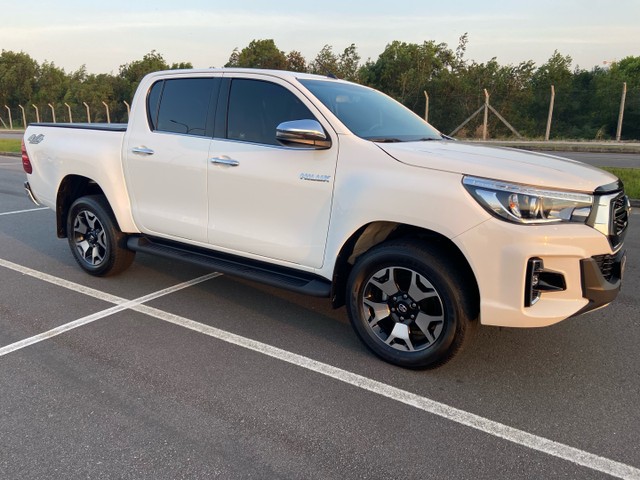 HILUX SRX 2019 COM 19.000 MIL KM RARIDADE ABSOLUTA