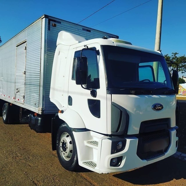 FORD CARGO 1317 BAÚ 2012