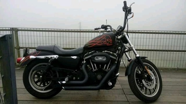 HARLEY DAVIDSON 883 R