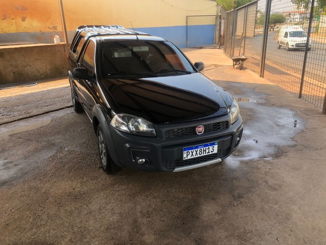 FIAT STRADA COM CAPOTA DE FIBRA E ACESSÓRIOS