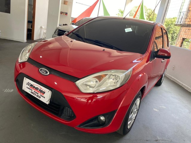 FORD FIESTA SEDAN 1.6 ENT APARTI 4 MIL FINANCIA