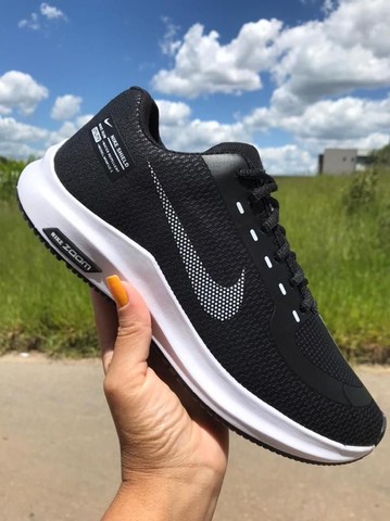 Tenis esportivo preto com branco