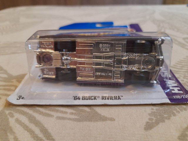 HOT WHEELS 64 BUICK RIVIERA SUPER TREASURE HUNT 2013 - Foto 4