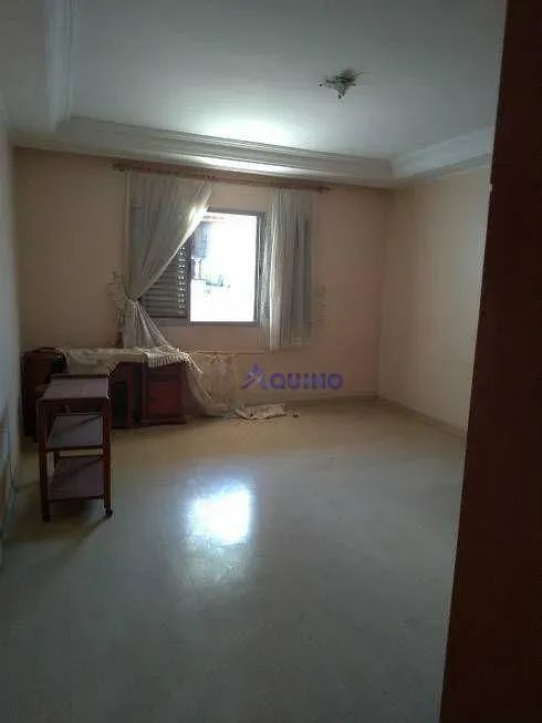 Casa em excelente localização, com potencial para moradia e negócios, garagem para até 10  - Foto 13