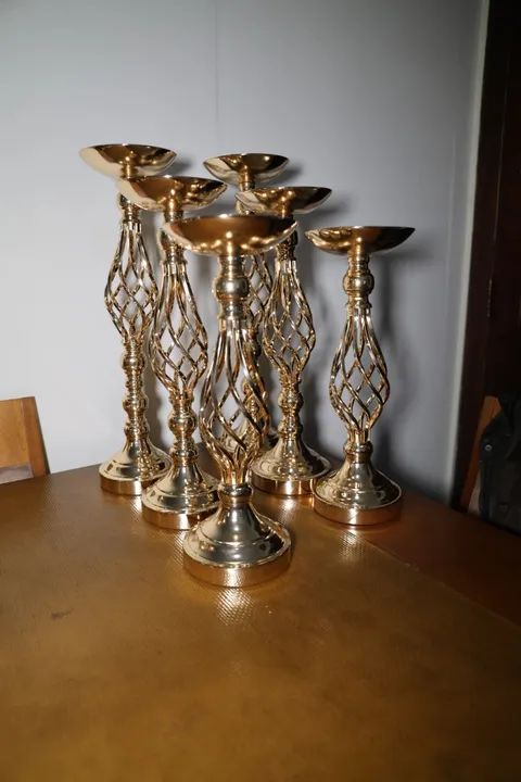 castiçal de metal (6 unidades) dourado com hastes torcidas decoração de festa