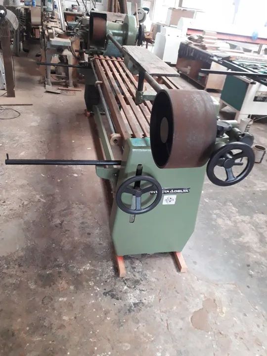 Máquina de lixar de madeira usada