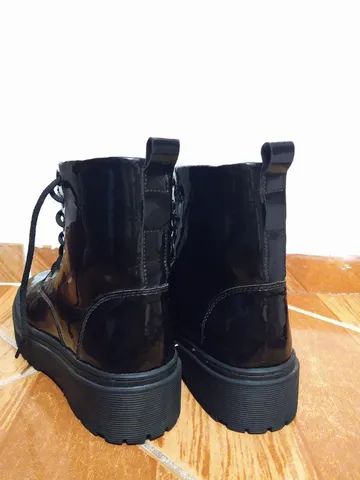 BOTA COURO SINTÉTICO VERNIZ PRETO  - Foto 3