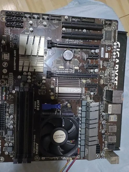 Placa mãe Gigabyte com Processador AMD FX 6300 E 8 Giga de Memoria. - Foto 3