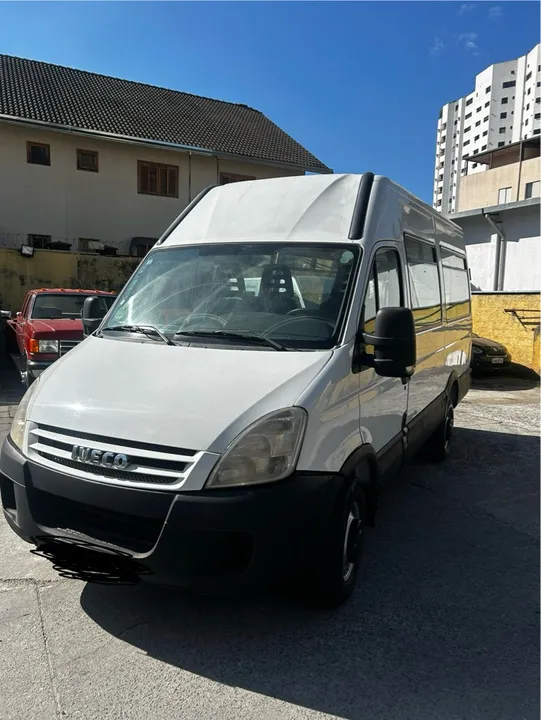 Van iveco 20 lugares fashion olx