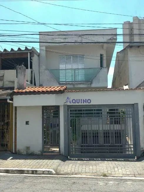 Casa em excelente localização, com potencial para moradia e negócios, garagem para até 10 