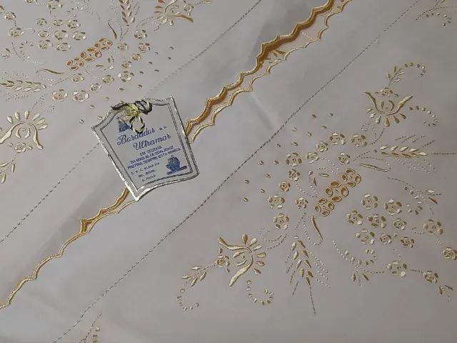 jogo de cama casal linho bordado na caixa antigo - Foto 4