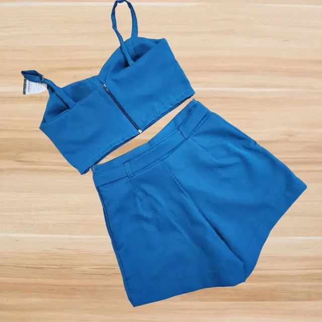 Conjunto alfaiataria cropped alcinha com  bojo e short  - Foto 2