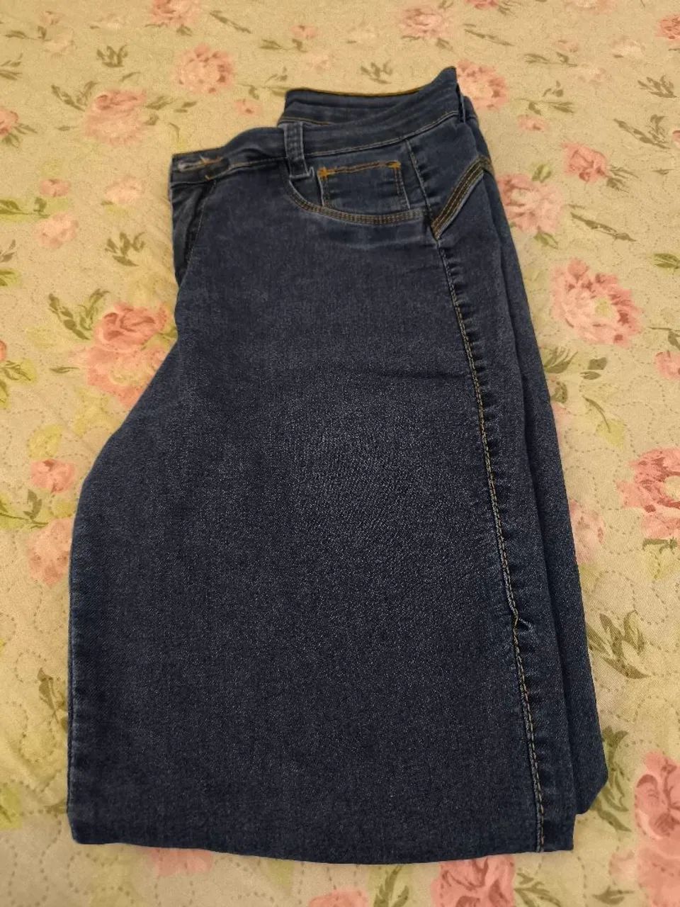 Calça jeans semi nova tamanho 42