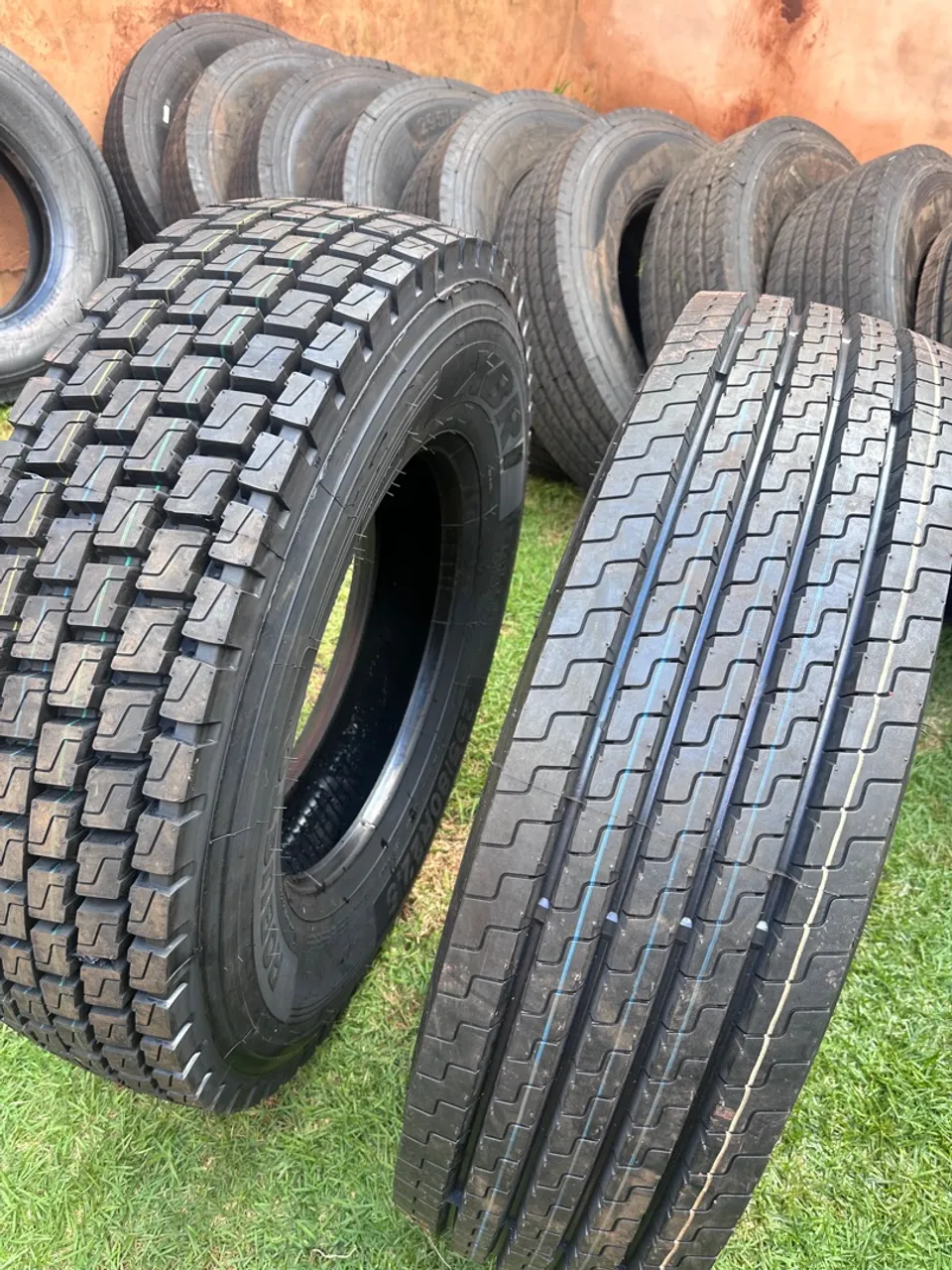 Pneus Xbri liso e borrachudo 295 a pronto entrega 