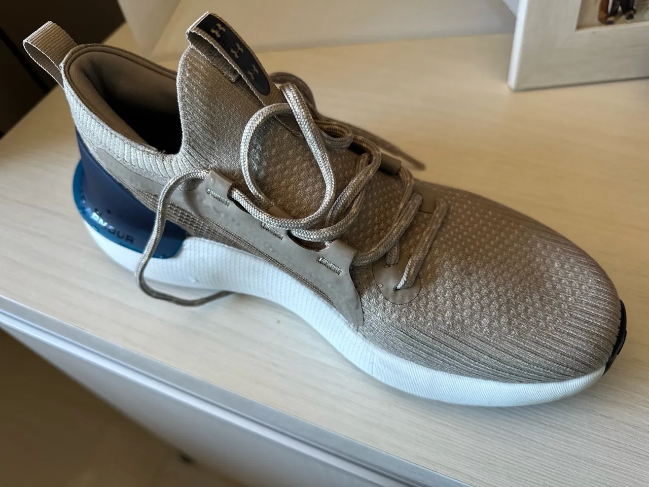 Tênis Under Armour Hovr Phantom 3, tamanho 40