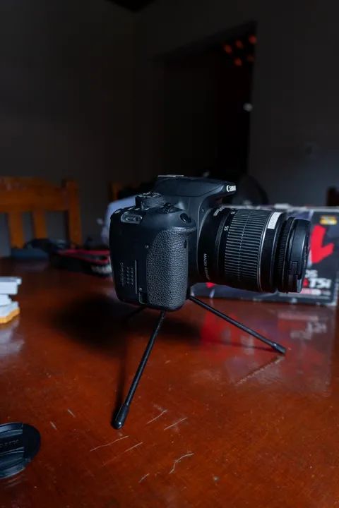 Canon T5i + lente 18-55 + 4 baterias  - Foto 2