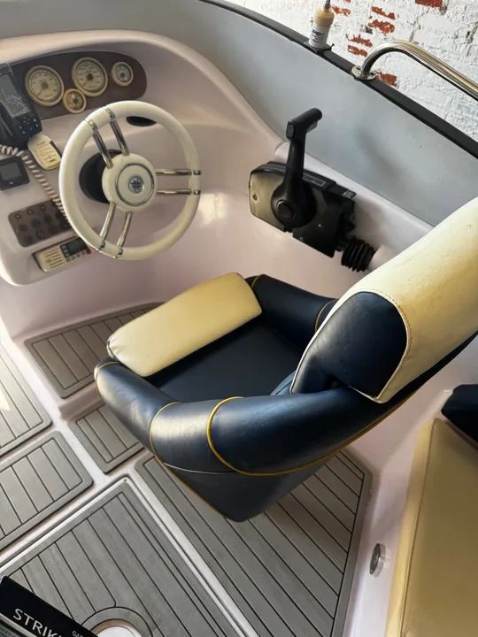 Lancha em ótimo estado 21 pés 8 tripulantes tudo novinho, sem detalhes. - Foto 8