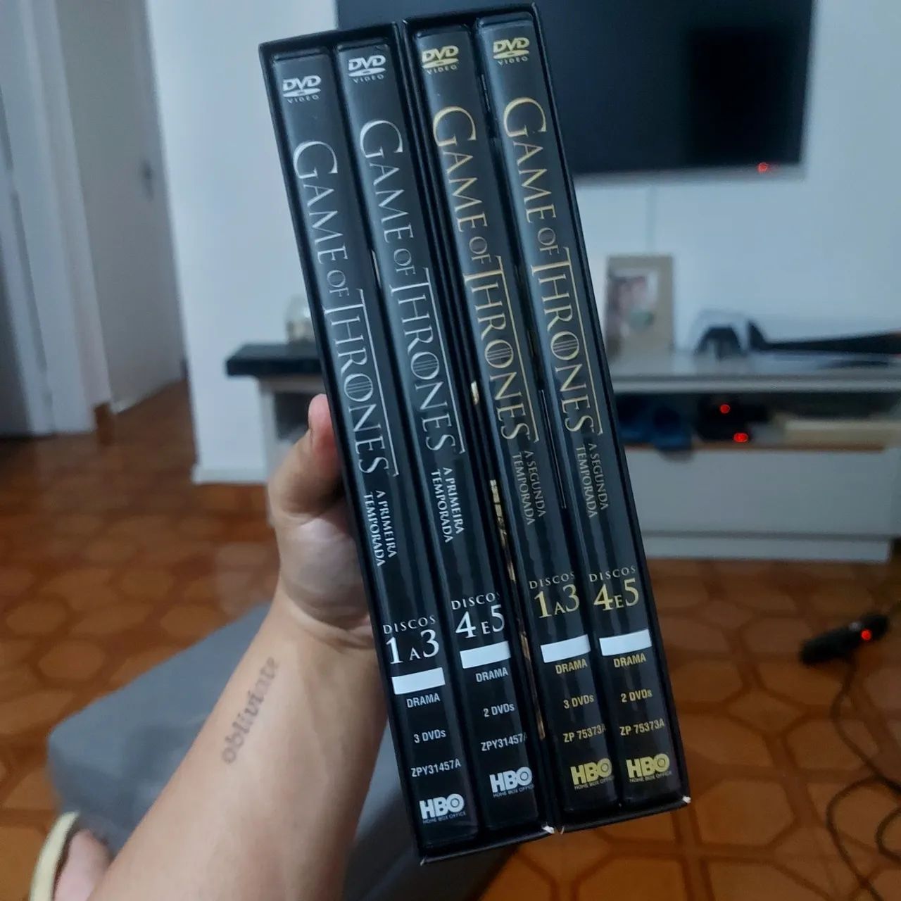 DVD Game Of Thrones 1 e 2 completo original - Foto 3