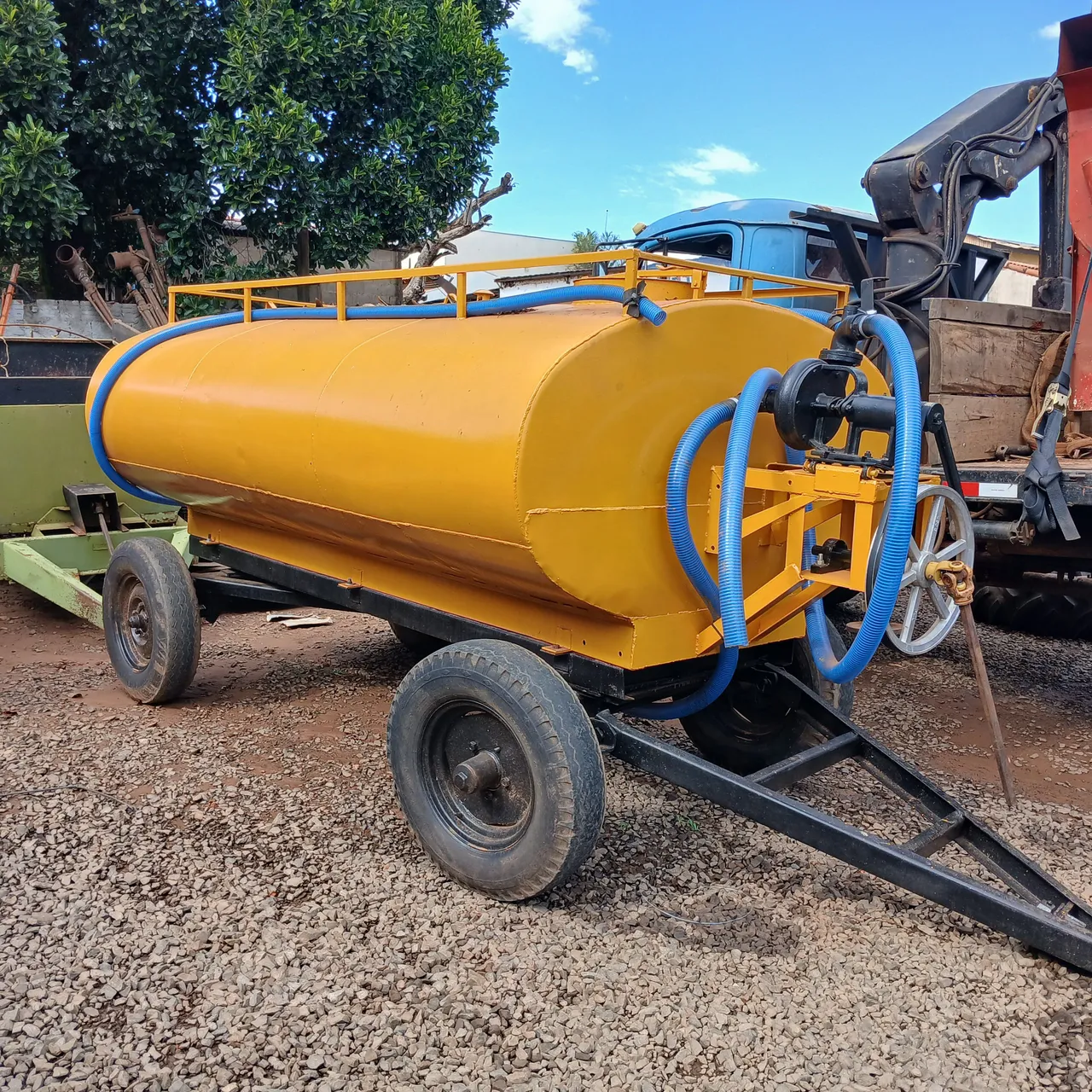 Tanque de Água - Ideal para Irrigação e Transporte