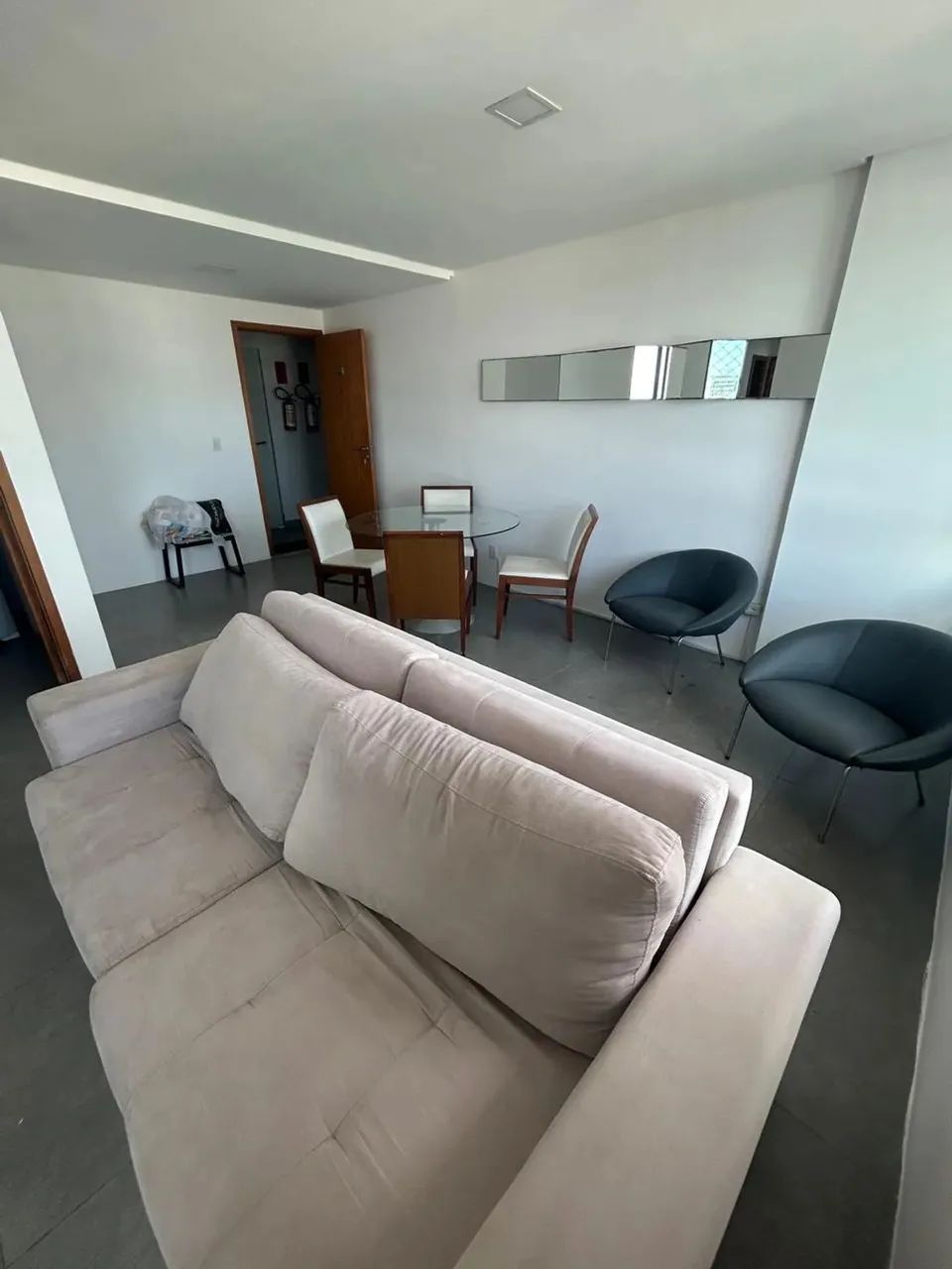 Em Setubal, Mobiliado, 58m² 2 quartos sendo 1 suíte, Vista Livre, ventilado, 200m da Praia