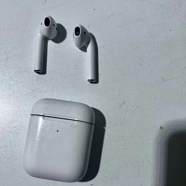 Apple AirPods 2 - Fones In-ear Branco Sem Fio (Usado)