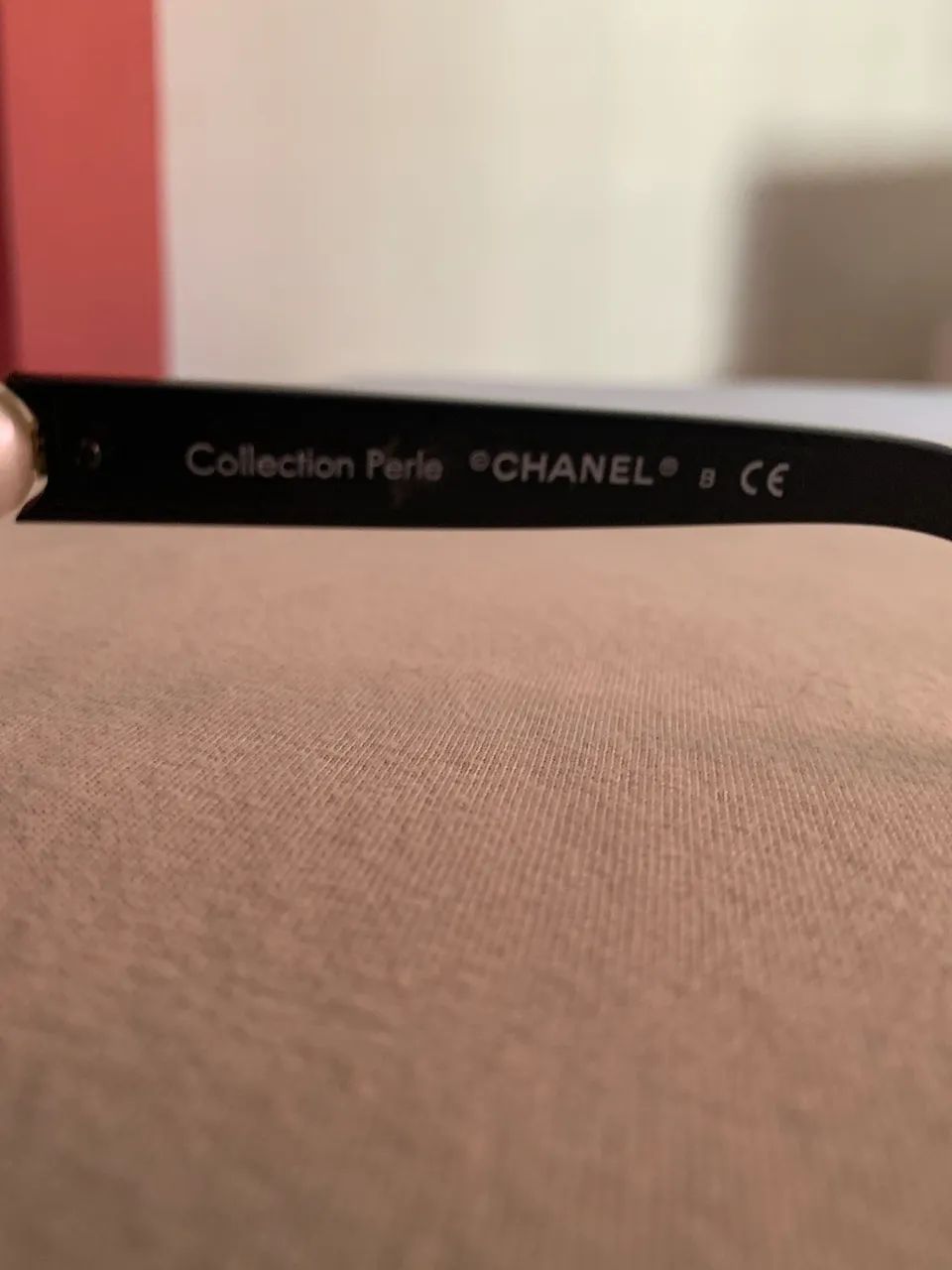 Óculos Chanel com detalhe em pérola  - Foto 2