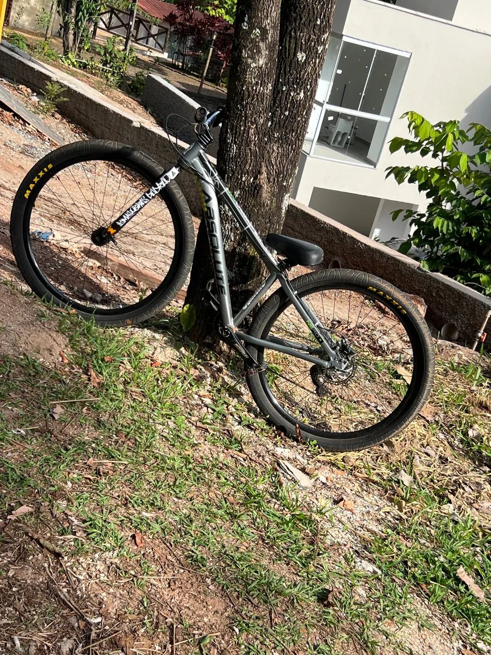 Nero 5 com pneu maxxis e mt200