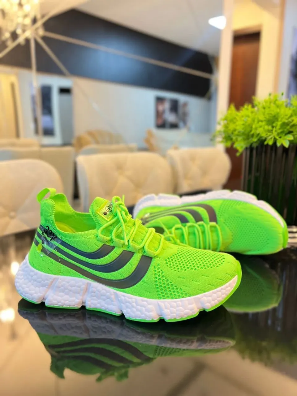 Tênis Esportivo Neon - Conforto e Estilo!