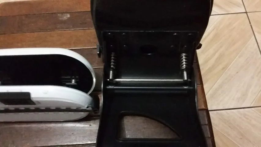 Perfurador De Papel 2 Furos Para 20/30 Folhas Branco/Preto - Foto 5