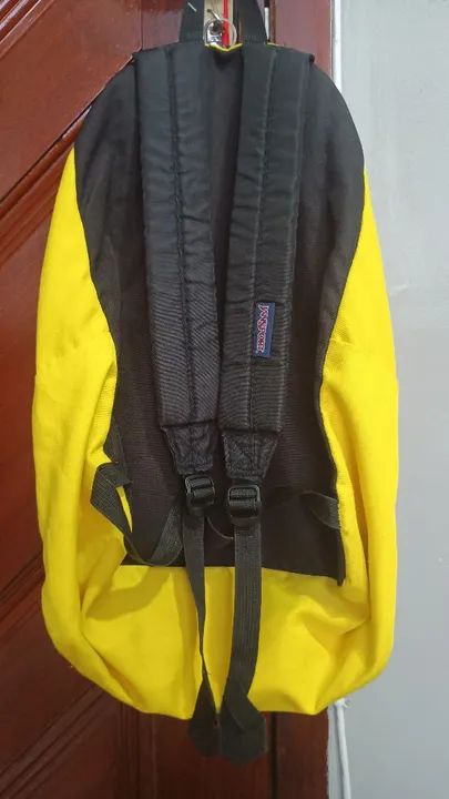 Mochila Jansport amarela - Foto 3